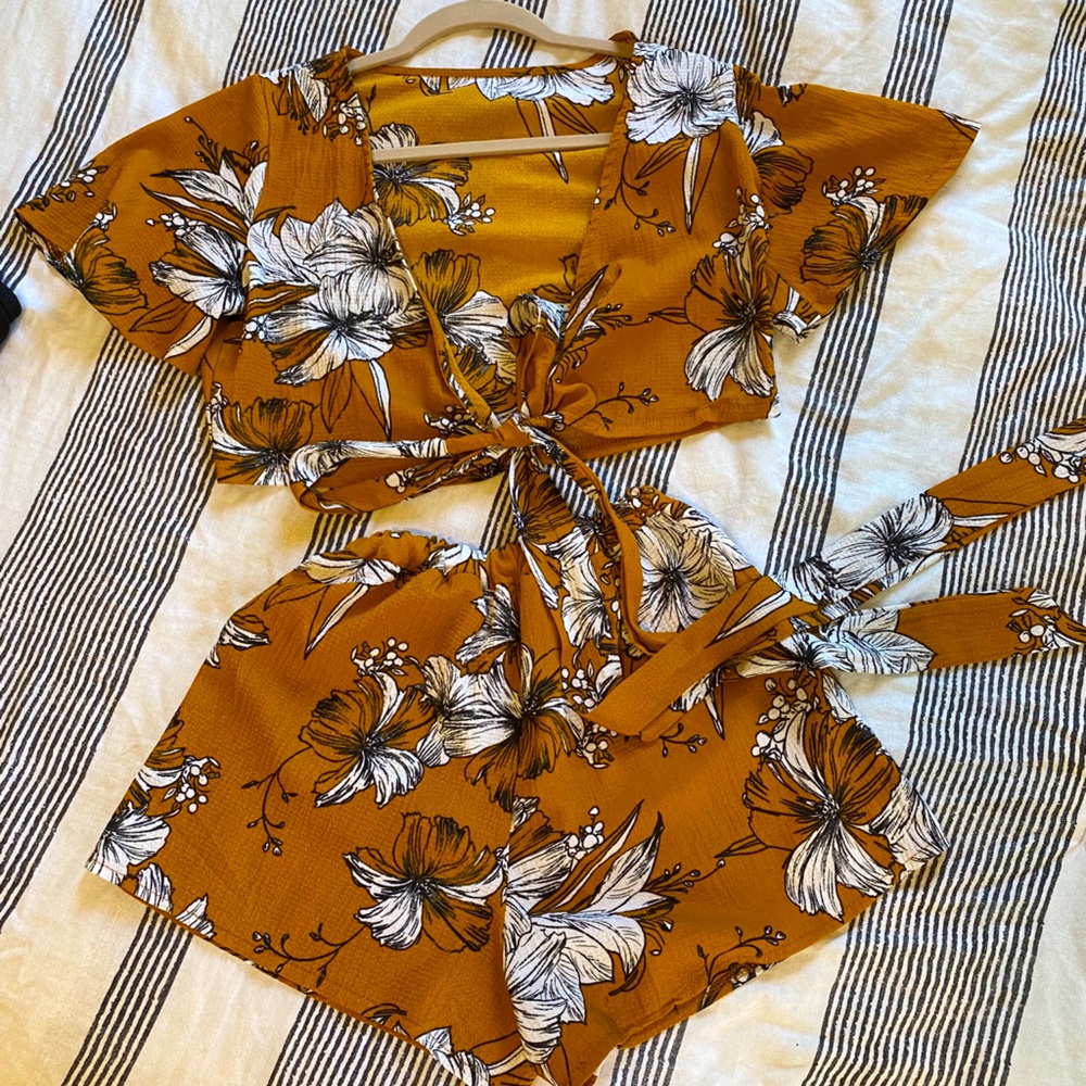 Two-Piece Set Floral Print Knot Hem With Shorts